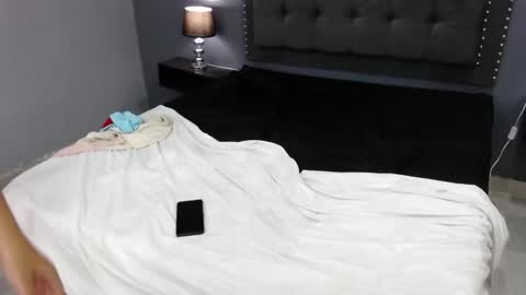 hanyo_and_cattie online show from December 4, 5:33 pm