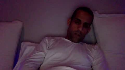 Snapshot of happy2334 chatting on February 9, 1:26 pm skysky6969 online show from February 9, 1:26 pm