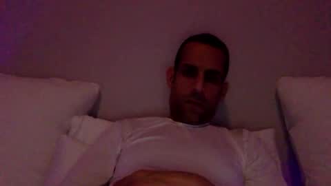 Snapshot of happy2334 chatting on February 14, 3:53 pm skysky6969 online show from February 14, 3:53 pm