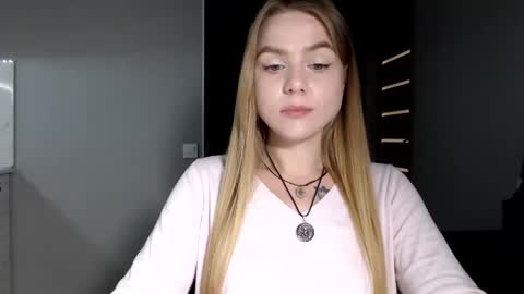 happy_fox_ online show from March 27, 6:18 pm