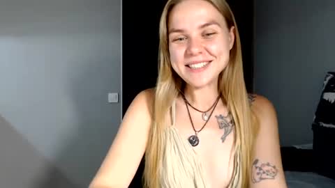 happy_fox_ online show from July 5, 9:55 pm
