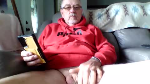Snapshot of happynudist7373 chatting on June 1, 1:13 pm happynudist7373 online show from June 1, 1:13 pm