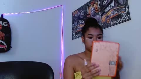 harley_quinnn111 online show from March 15, 6:25 pm