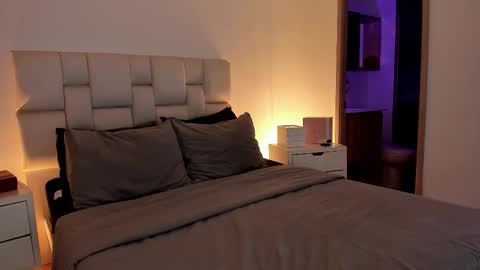     online show from February 13, 3:52 pm