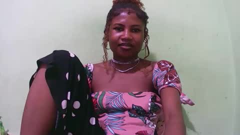 Snapshot of hasleyinah chatting on May 4, 6:37 pm hasleyinah online show from May 4, 6:37 pm