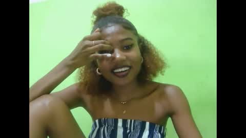 Snapshot of hasleyinah chatting on May 14, 6:47 pm hasleyinah online show from May 14, 6:47 pm