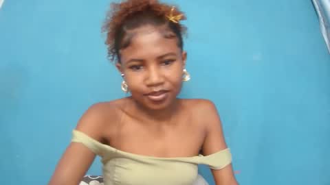 Snapshot of hasleyinah chatting on June 5, 9:04 am hasleyinah online show from June 5, 9:04 am