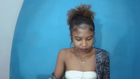 Snapshot of hasleyinah chatting on June 9, 6:41 pm hasleyinah online show from June 9, 6:41 pm