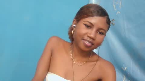 Snapshot of hasleyinah chatting on June 13, 12:03 pm hasleyinah online show from June 13, 12:03 pm