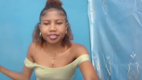 Snapshot of hasleyinah chatting on June 24, 7:07 am hasleyinah online show from June 24, 7:07 am