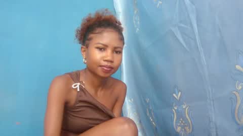 Snapshot of hasleyinah chatting on July 7, 7:23 am hasleyinah online show from July 7, 7:23 am