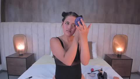 Snapshot of hayli_monroee chatting on June 12, 7:46 pm Hayli online show from June 12, 7:46 pm