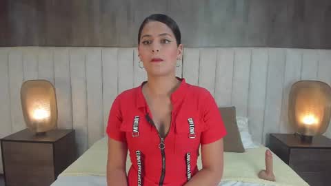 Snapshot of hayli_monroee chatting on June 17, 7:37 pm Hayli online show from June 17, 7:37 pm