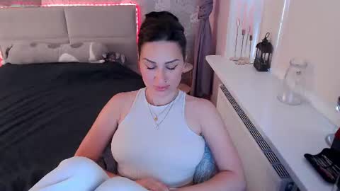Snapshot of heaven_chloe chatting on July 22, 5:16 pm Heaven girl online show from July 22, 5:16 pm