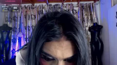 Snapshot of hecate_doll chatting on June 21, 3:25 pm hecate_doll online show from June 21, 3:25 pm