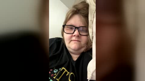 heidimackey2 online show from April 18, 9:57 am