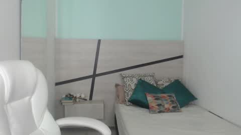 Heidy  online show from December 28, 2:11 am