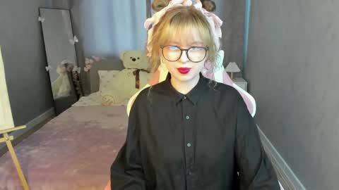 Helen Carson online show from April 21, 1:18 am
