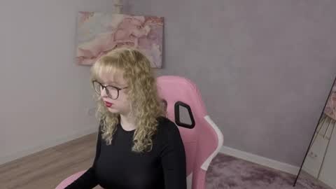 Helen Carson online show from May 21, 4:19 am