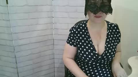 Snapshot of helen_xi chatting on January 17, 5:56 am Helen online show from January 17, 5:56 am