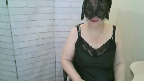 Snapshot of helen_xi chatting on February 11, 5:23 am Helen online show from February 11, 5:23 am