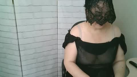 Snapshot of helen_xi chatting on February 13, 7:15 am Helen online show from February 13, 7:15 am