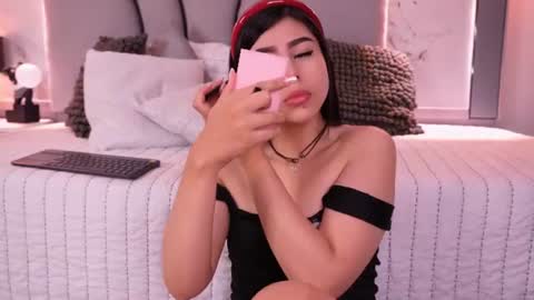 Snapshot of helena_whaite chatting on July 2, 2:34 pm helena_whaite online show from July 2, 2:34 pm