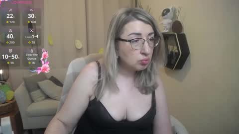 helenenigma online show from April 5, 6:49 pm