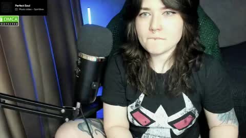 Red online show from May 25, 6:47 pm