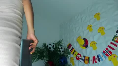 Snapshot of hellen_sky_ chatting on June 24, 6:29 pm hellen online show from June 24, 6:29 pm
