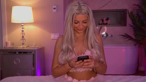 hellenroyy online show from September 20, 3:29 am