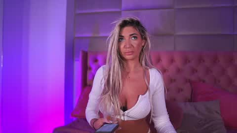 hellenroyy online show from June 15, 3:20 am