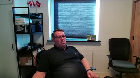 Snapshot of henrikrp1971 chatting on March 20, 3:06 pm henrikrp1971 online show from March 20, 3:06 pm