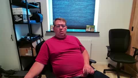 Snapshot of henrikrp1971 chatting on April 1, 11:11 am henrikrp1971 online show from April 1, 11:11 am