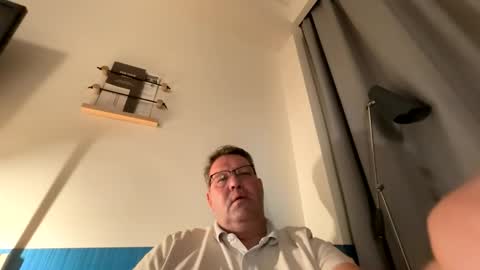 Snapshot of henrikrp1971 chatting on April 2, 11:02 pm henrikrp1971 online show from April 2, 11:02 pm