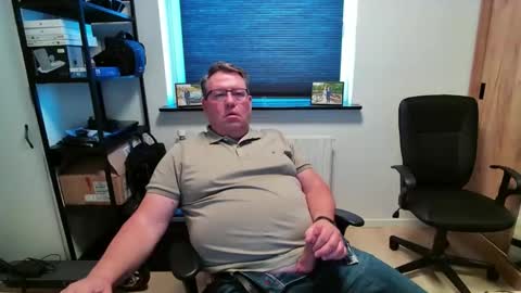 Snapshot of henrikrp1971 chatting on April 8, 12:49 pm henrikrp1971 online show from April 8, 12:49 pm