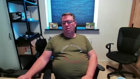Snapshot of henrikrp1971 chatting on April 11, 10:08 am henrikrp1971 online show from April 11, 10:08 am