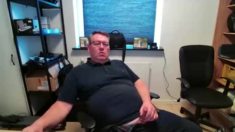 Snapshot of henrikrp1971 chatting on April 16, 12:28 pm henrikrp1971 online show from April 16, 12:28 pm