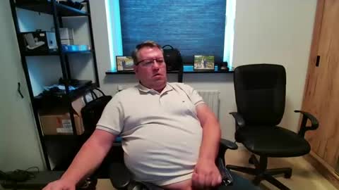 Snapshot of henrikrp1971 chatting on April 19, 3:33 pm henrikrp1971 online show from April 19, 3:33 pm
