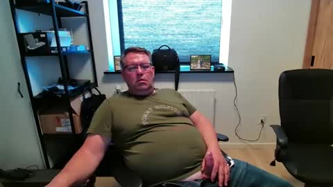 Snapshot of henrikrp1971 chatting on April 23, 4:09 pm henrikrp1971 online show from April 23, 4:09 pm