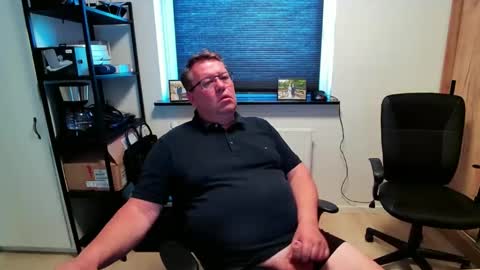 Snapshot of henrikrp1971 chatting on May 7, 9:25 am henrikrp1971 online show from May 7, 9:25 am