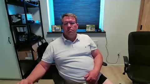 Snapshot of henrikrp1971 chatting on May 8, 12:21 pm henrikrp1971 online show from May 8, 12:21 pm