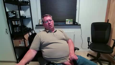 Snapshot of henrikrp1971 chatting on May 10, 8:25 pm henrikrp1971 online show from May 10, 8:25 pm