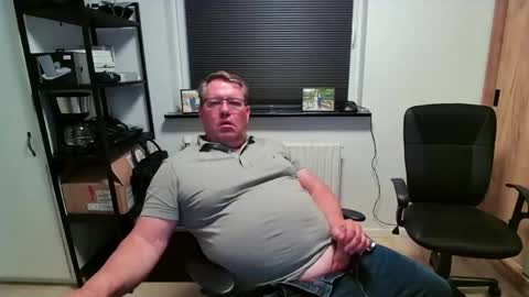 Snapshot of henrikrp1971 chatting on May 14, 8:26 pm henrikrp1971 online show from May 14, 8:26 pm