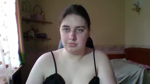 hess_luna_ online show from March 30, 9:10 am