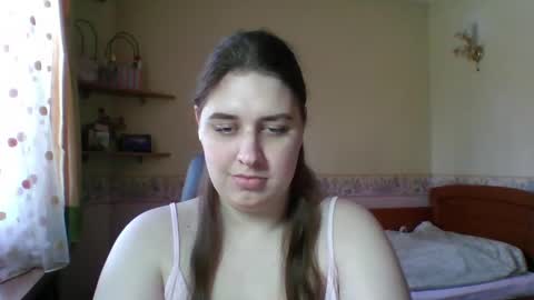 hess_luna_ online show from April 7, 9:10 am