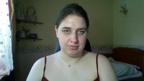 hess_luna_ online show from May 29, 9:07 am