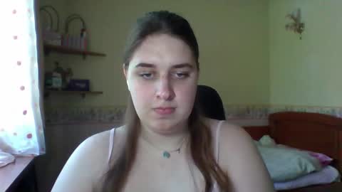 hess_luna_ online show from June 5, 9:04 am