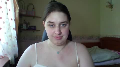 hess_luna_ online show from June 8, 9:09 am