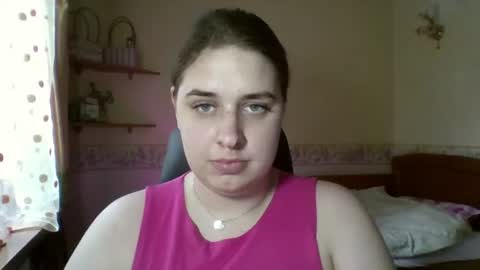 hess_luna_ online show from July 13, 9:01 am